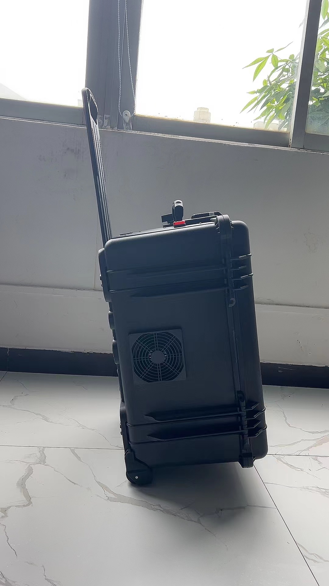 安仁手拉箱型移动通信干扰器